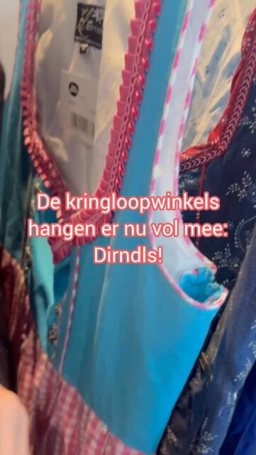 De kringloopwinkels hangen er vol mee: Dirndls! Ik dacht dat ze er hangen omdat iedereen net zoals ik potentie ziet in de grote lappen stof die het eigenlijk zijn, maar blijkbaar is het Oktoberfest ook naar Nederland gekomen (althans, in mijn contreien). Afgelopen voorjaar maakte ik een fantastische blouse van een dirndl met potentie en dit is blijkbaar het perfecte moment om die met jou te delen! 

Hup, allemaal naar de kringloop dus! Ondanks het mooie ambachtswerk dat ik verknip, vind ik een draagbare blouse voor elke dag toch nuttiger dan een verkleedjurk voor één dag in het jaar… 🫣

#upcycle #recycle #dirndl #dirndllove #kringloop #kringloopwinkel #teamstudiodotterupcycle #kringloopvondst #naaien #sewing #naailes #naaicursus #oplesbijstudiodotter #naaienvoorgevorderden #naaienvoorbeginners #hobby #creatief #onlinenaaicursus #teamstudiodotter #naaimachine #nowaste #sewinglove
