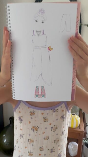 U vraagt, wij naaien… De dotter heeft heel specifieke kledingwensen en ja, als je moeder dan zelf kleding kan ontwerpen, dan duw je toch een tekening onder haar neus? ☺️

Zelf ook patronen leren tekenen voor meisjes en vrouwen? Kom de @danckaertsmodevakscholen Costumière opleiding doen bij Studio Dotter! 

Meer info? Die vind je hier: https://studiodotter.nl/product/danckaerts-costumiere/

#danckaertsmodevakschool #modevakschool #danckaerts #opleiding #costumiere #costumiereinopleiding  #costumier #costumiereopleiding #coupeuse #coupeur #kleermaker #kledingmaken #naailes #naaicursus #sewlikeapro #lerares #oplesbijstudiodotter #teamstudiodotter #onlinenaailes #onlinenaaicursus #naailes #naaicursus #leernaaien #learntosew #naaienvoorbeginners #naaienvoorgevorderden #oplesbijstudiodotter #teamstudiodotter #sewing #naaienisleuk #hobby  #creatief #sewover30