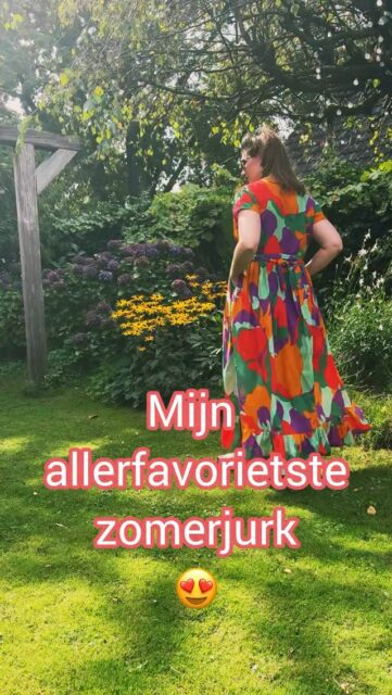 Ik draag ‘m al de hele zomer, maar ik had mijn allerfavorietste jurk nog niet laten zien hier 🤭 Deze jurk heeft alles: perfecte pasvorm, perfecte lengte, heerlijk stofje, uiteraard zakken… 

Het patroon tekende ik als inspiratie voor de leerlingen van de Costumière opleiding: volgende week leren zij zelf dit patroon ook te tekenen. Als je eenmaal kunt patroontekenen, kun je alles waar jouw favoriete zomerjurk aan moet voldoen gewoon gaan aftikken 😃

Stof: Kleurrijke moderne print van @atelierjupe , je vindt m via de link in mijn profiel.
Meer weten over die @danckaertsmodevakscholen opleiding? Kijk even in mijn profiel of op het hunne!

#danckaertsmodevakschool #modevakschool #danckaerts #opleiding #costumiere #costumiereinopleiding 
#onlinenaailes #onlinenaaicursus #naailes #naaicursus #leernaaien #learntosew #naaienvoorbeginners #naaienvoorgevorderden #oplesbijstudiodotter #sewing #naaienisleuk #hobby #creative #creatief #sewsewsew #sewingaddict  #iwearwhatisew #isewmyownclothes #isewwhatiwear #bernina #naaitip #sewingtip #sewingtutorial