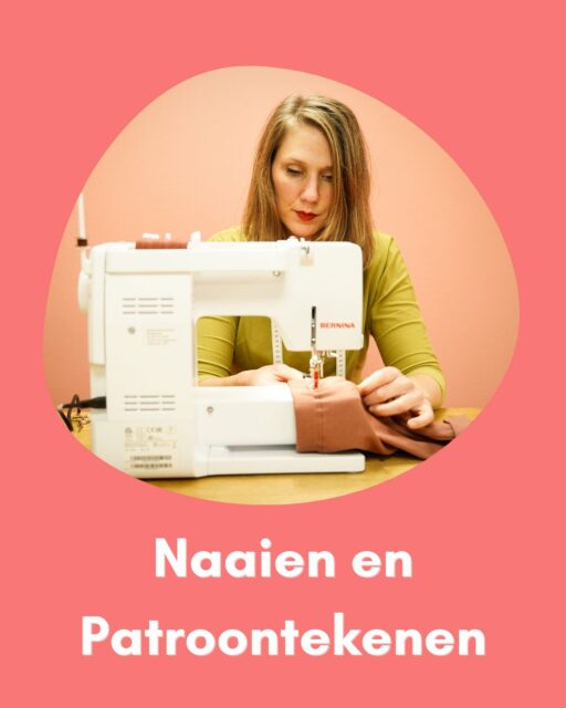 Bij Studio Dotter vind je alles om zelf de mooiste kleren te maken: prachtige stoffen en handige tools, maar bovenal leer ik jou graag de fijne kneepjes van het vak. Van hoe je een simpel kledingstuk als een shirt naait (hoewel jou dit nu misschien nog als onmogelijk in de oren klinkt!), tot lastiger onderdelen als een gulp, paspelzak of reverskraag. 

✂️ Elke week volgen meer dan 100 mensen naailes in de Studio, bij mij, Merel, of bij één van de andere juffen. Samen zorgen wij ervoor dat onze cursisten twee ontspannen uurtjes beleven met hun lievelingshobby èn nog wat leren ook. De lange wachtlijst bewijst dat ze lang niet de enigen zijn die daar oren naar hebben!

✂️ Met het alsmaar groeiende aanbod online cursussen kan iedereen thuis (beter, mooier, makkelijker) leren naaien, zonder vast te zitten aan een tijd of plek. Al meer dan 1000 mensen volgden 1 of meer online naaicursussen in de afgelopen 3,5 jaar en ook dat aantal groeit dagelijks! 

✂️ Wil je nog véél meer leren over naaien en patroontekenen, kun je een @danckeartsmodevakscholen opleiding doen tot Costumière, Coupeuse en Docent. Je leert patroontekenen van de basis tot hele ingewikkelde dingen, heel netjes moeilijke dingen naaien en je duikt de wereld van textiel in. Met een examen + branche-erkend diploma wordt elke onderdeel afgesloten. 

#onlinenaailes #onlinenaaicursus #naailes #naaicursus #oplesbijstudiodotter #teamstudiodotter #naaien #naaienisleuk #naaieniship #zelfmaakmode #zelfmaakgeluk #memade #memadewardrobe #sewing #naaienvoorbeginners #stoffenwinkel #naaitip #naaitutorial #sewingtutorial #sewingismytherapy #leernaaien #naaipatroon #naaienvoorbeginners #naaienvoorgevorderden #hobby #creatief #stoffenvanstudiodotter #heelnederlandnaait #iwearwhatisew #sewinginspiration