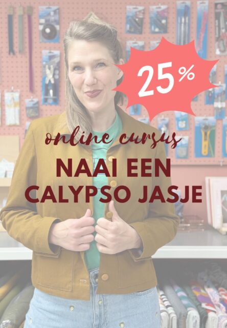 Nu 25% korting op deze cursus! (geldt tot en met Koningsdag)

In de cursus Naai een Calypso jasje krijg jij een patroon en naailes in één. Ik neem je aan de hand en samen gaan we stap-voor-stap dit mooie jasje naaien van Maison Fauve.
 
Door het volgen van deze cursus kun jij je naaiskills echt op een hoger niveau tillen, want we duiken samen uitgebreid de wereld van gevoerde jasjes in (en alles wat daaronder verstopt zit). Na afloop heb jij dus een berg aan nieuwe dingen geleerd èn een ontzettend tof jasje genaaid!
De cursus is geschikt voor iedereen die dol is op naaien en graag haar tanden wil zetten in een wat moeilijker project. Alleen de instructies bij het patroon volgen kan ook, maar zoals je misschien al weet dankzij één van de andere online cursussen, voegen mijn uitleg en adviezen in de videolessen een wereld van verschil toe. 
 
Ontzettend veel ervaring is echt geen voorwaarde, want ik loods je stapsgewijs door het hele project heen. Heb je al aardig wat meters gemaakt? Dan weet ik zeker dat ik je met vele couture tips nog steeds kan helpen de puntjes op de i te zetten zodat jij nu ècht iets moois gaat maken.
 
Online naailessen volgen is voor veel mensen ideaal: je ziet de instructies voor je ogen gebeuren en je hoeft je dus niet door een matig geschreven tekst te worstelen. Bovendien kun je de les altijd even op pauze zetten, langzamer of juist sneller afspelen, of tig keer opnieuw bekijken. 

Deze aanbieding loopt tot en met maandag, de cursus bekijk je tot in de pruimentijd :D Je vindt 'm via de link in de foto en in mijn profiel.