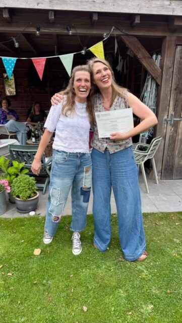 Vorige week had ik een klein feestje met een paar van mijn geslaagde kandidaten.🥂🎉 8 Leerlingen gingen op voor Costumière en 5 voor het Coupeuse colbert-examen bij @danckaertsmodevakscholen en ze zijn allemaal geslaagd! 💯 Megatrots op deze mensen en wat gezellig om zo af te sluiten ☺️ Op naar de volgende module! 
#modevakschool #geslaagd #examen #danckaertsmodevakscholen