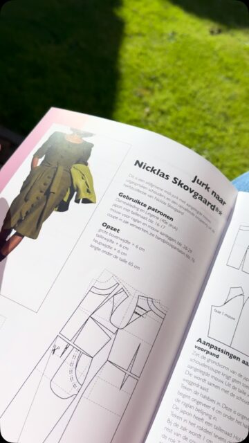 Leuk! De @coupe_en_mode van @danckaertsmodevakscholen is er weer! Ik sta er zelf in èn mijn leerlingen èn ik zie weer een nieuw project zich aandienen… 😇
#modevakschool #danckaertsmodevakscholen #naailes #patroontekenen