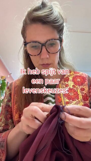 Gaat dit zo wel afkomen voor @nlfrocktails??! #lifechoices #sewingknits #tricot #naaien