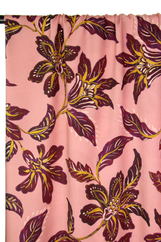 Warm Pink with Flowers - viscose stof